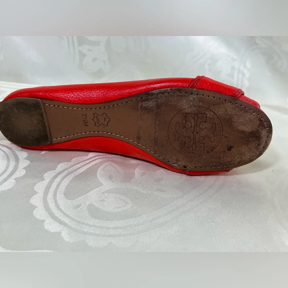 7226: Tory Burch Orange-Red Pebbled Leather Peep Toe Ballet Flats Size 7.5